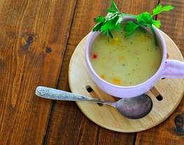 Молочный суп из трески с сельдереем и перцем