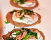 Гречневые оладьи с соленым лососем и йогуртовой заправкой - рецепт с фото, рецепт приготовления в домашних условиях