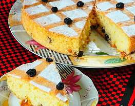Смородиновый пирог с кусочками манго