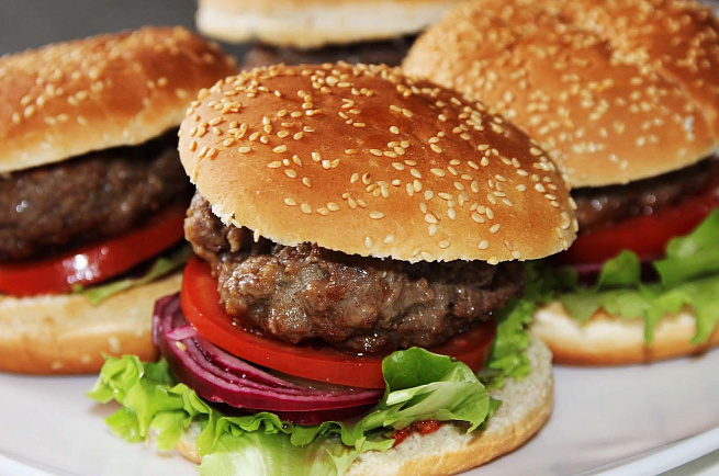 Гамбургеры по‑домашнему - рецепт с фото, рецепт приготовления в домашних  условиях