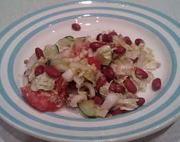 Салат из тунца с красной фасолью и овощами