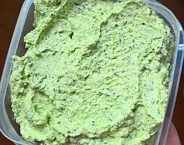 Творожный крем с пряной зеленью