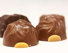 Шоколадные конфеты с начинкой из арахисового крема