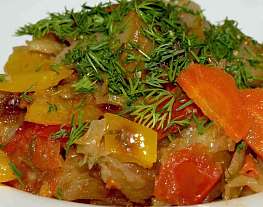 Овощное рагу с болгарским перцем, помидорами, картофелем