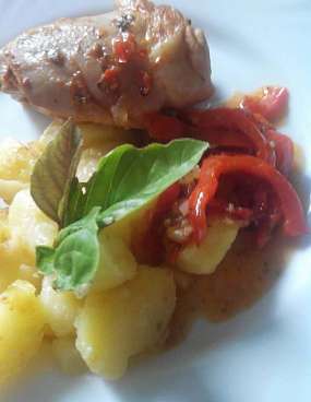 Курица с соусом «Взрыв сезонных овощей» и отварным картофелем от кулинарного импровизатора Пивного Антона