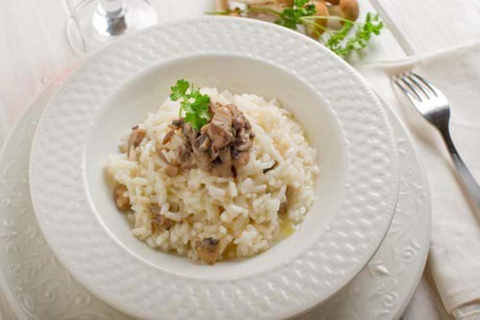 Ризотто с курицей. Рис Risotto. Ризотто с курицей и грибами в сливочном соусе. Куриное филе с ризотто. Ризотто с курицей в сливочном соусе.