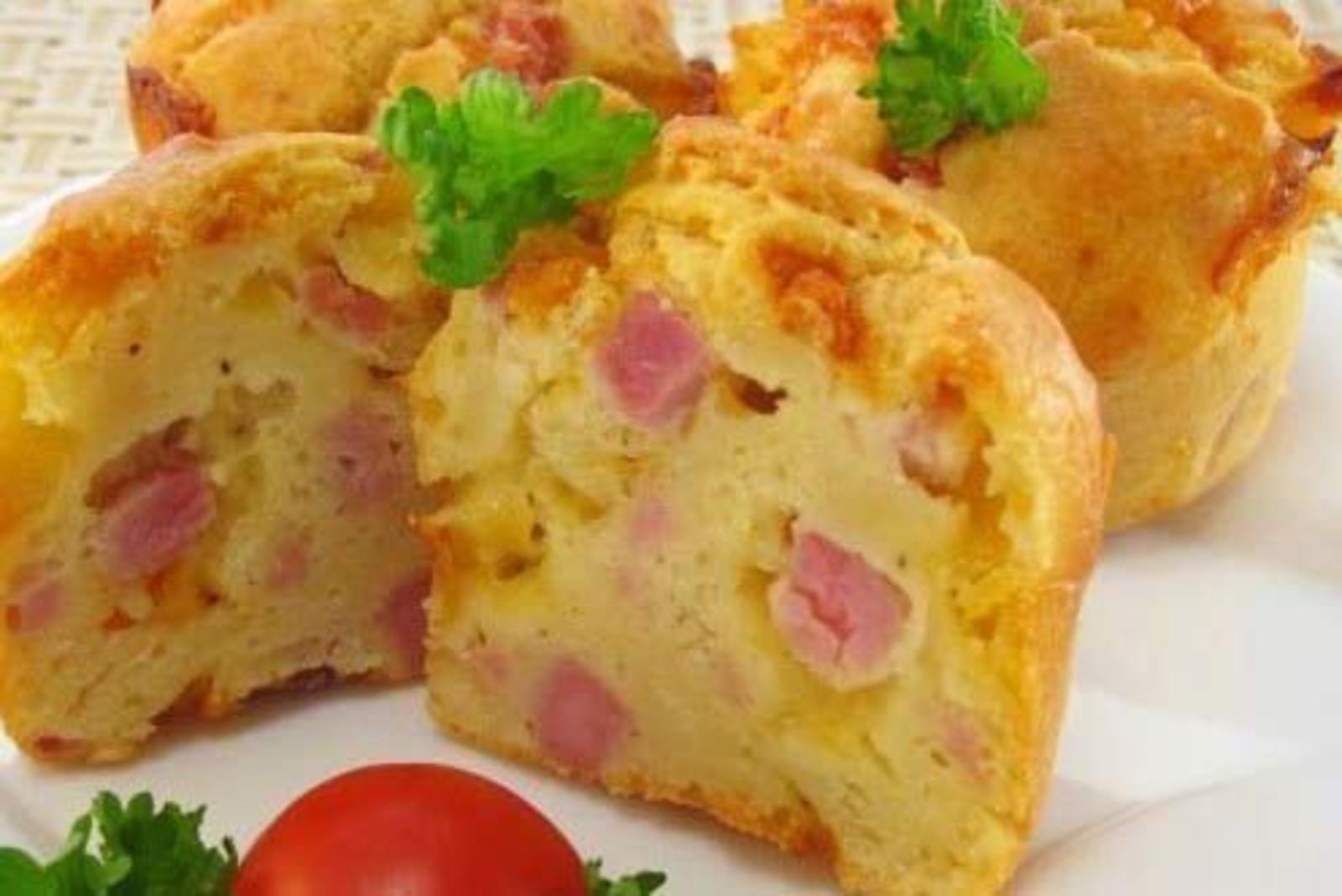 Маффины с колбасой и сыром