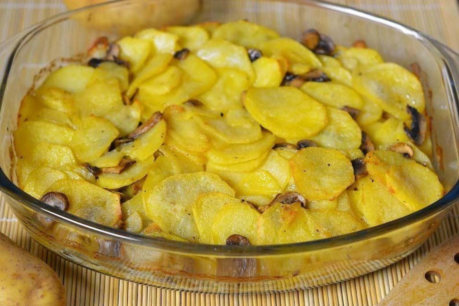 Картофель с шампиньонами в духовке