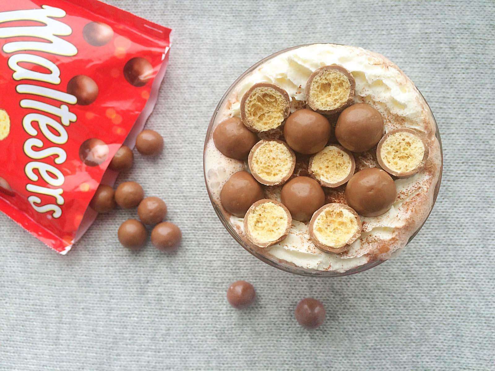 Maltesers. Шоколадные шарики Maltesers. Конфеты Maltesers шоколадные шарики. Горячий шоколад Maltesers. Мальтизерс шоколадные шарики 37гр.