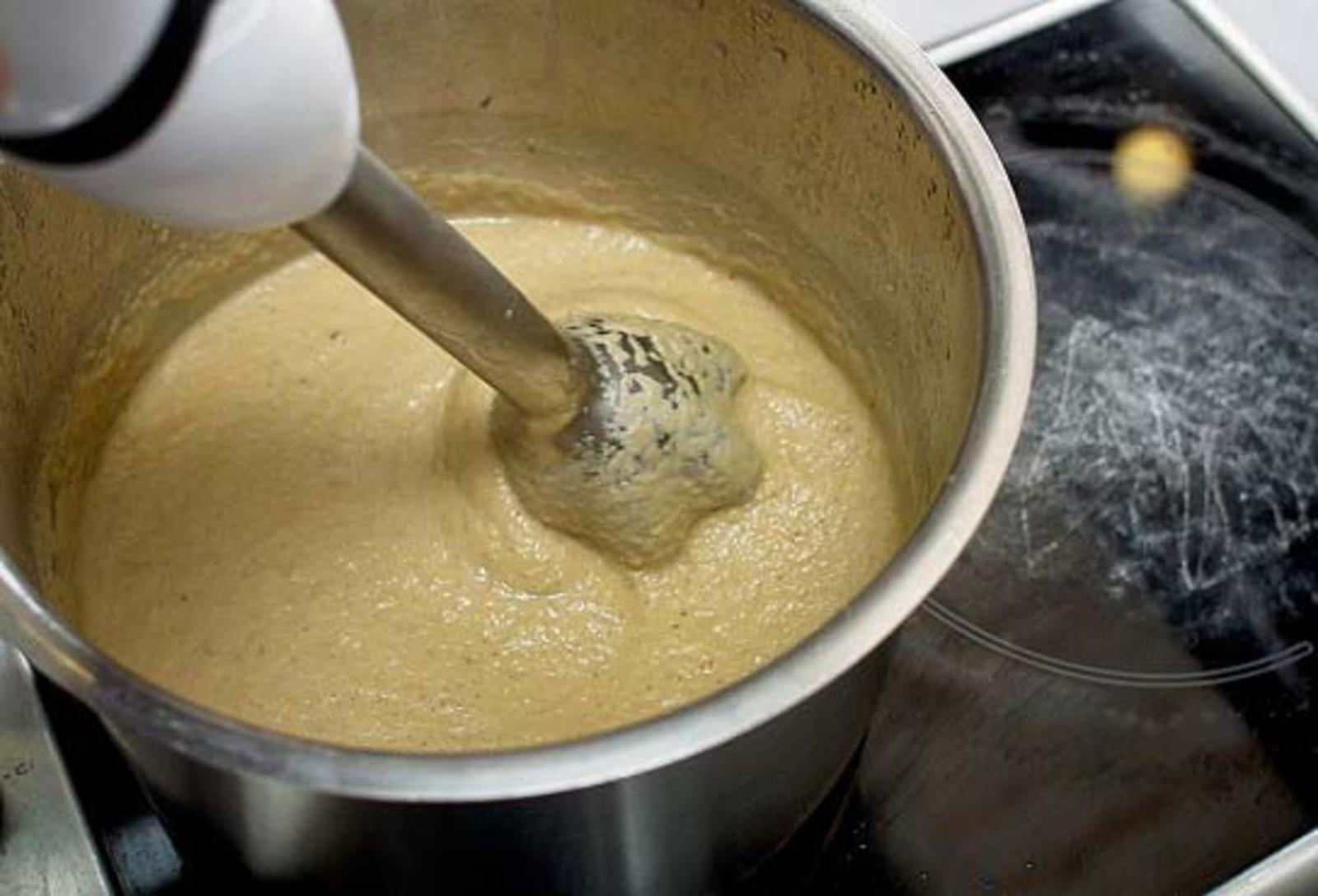 Приготовить пюре блендером. Миксер для супа пюре. Миксер для пюре из картофеля. Блендер для супа пюре. Пюре через сито.
