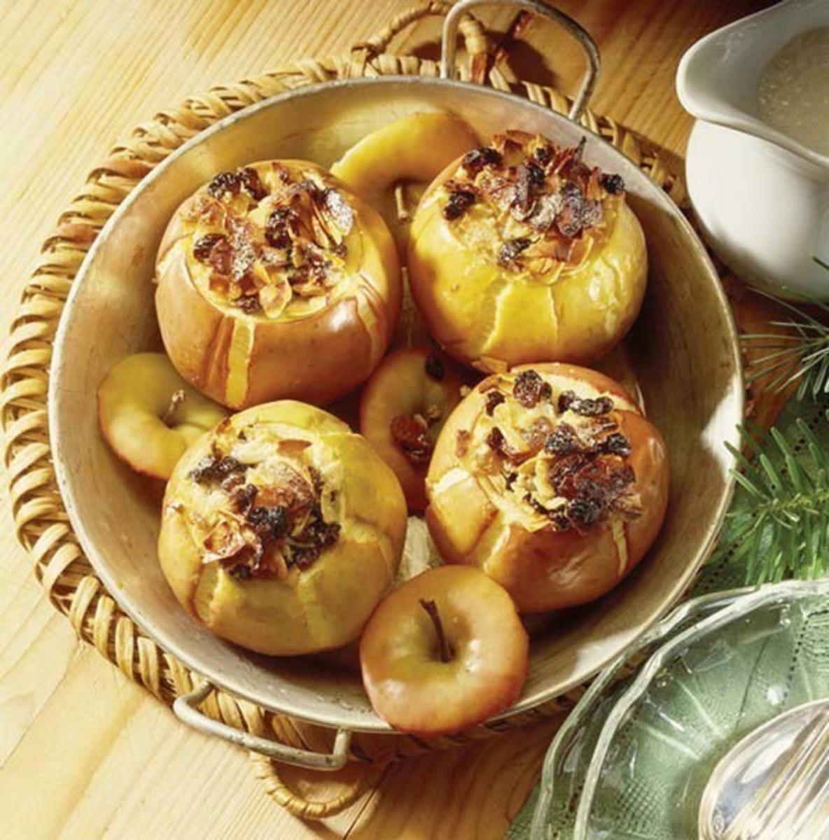 Рецепт печеных яблок с медом. Ялокизапеченыевдуховке. Запеченные яблоки. Печёные яблоки в духовке с мёдом. Запеченные яблоки с орехами.