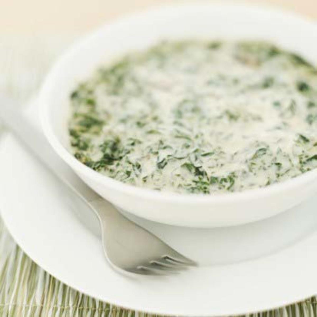 Суп с укропом. Танов апур армянский. Суп с зеленью. Холодный суп из зелени. Суп холодный из кефира и зелени.
