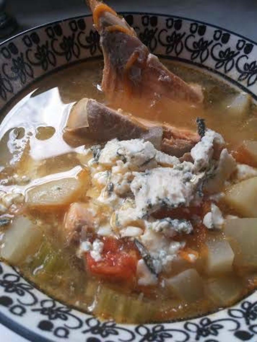 Суп из рыбы с сельдереем. Суп из копченой щуки. Грушевый суп с горгонзолой. Ореховый суп.